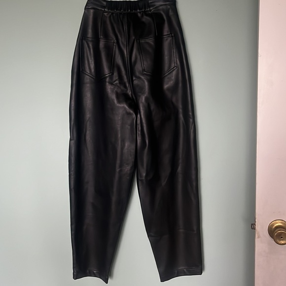 Faux leather baggy trousers2 pockets in back, stretch waist, ankle length. - Picture 4 of 4